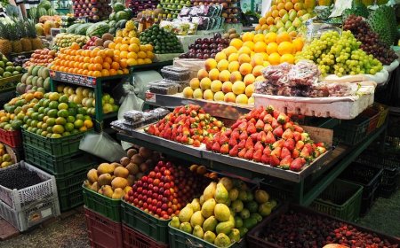 स्थानीय बाजारों में फलों की मांग बढ़ी